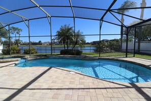 Outdoor pool, a heated pool - Star Lakeshore, Formosa Gardens -  7ft spa, Table tennis, Air-Con games room (Kissimmee)