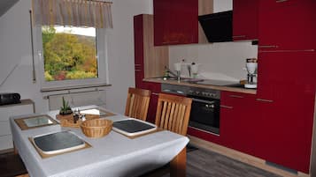 Kühlschrank, Mikrowelle, Ofen, Geschirrspüler