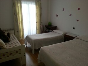 3 bedrooms, iron/ironing board, free WiFi, bed sheets