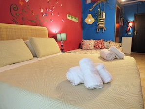 1 Schlafzimmer, Schreibtisch, Bügeleisen/Bügelbrett, Reisekinderbett