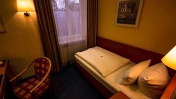 1 Schlafzimmer, Schreibtisch, WLAN, Bettwäsche