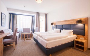 1 bedroom, desk, WiFi, bed sheets