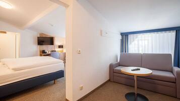 1 bedroom, desk, WiFi, bed sheets