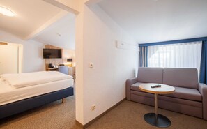 1 bedroom, desk, WiFi, bed sheets