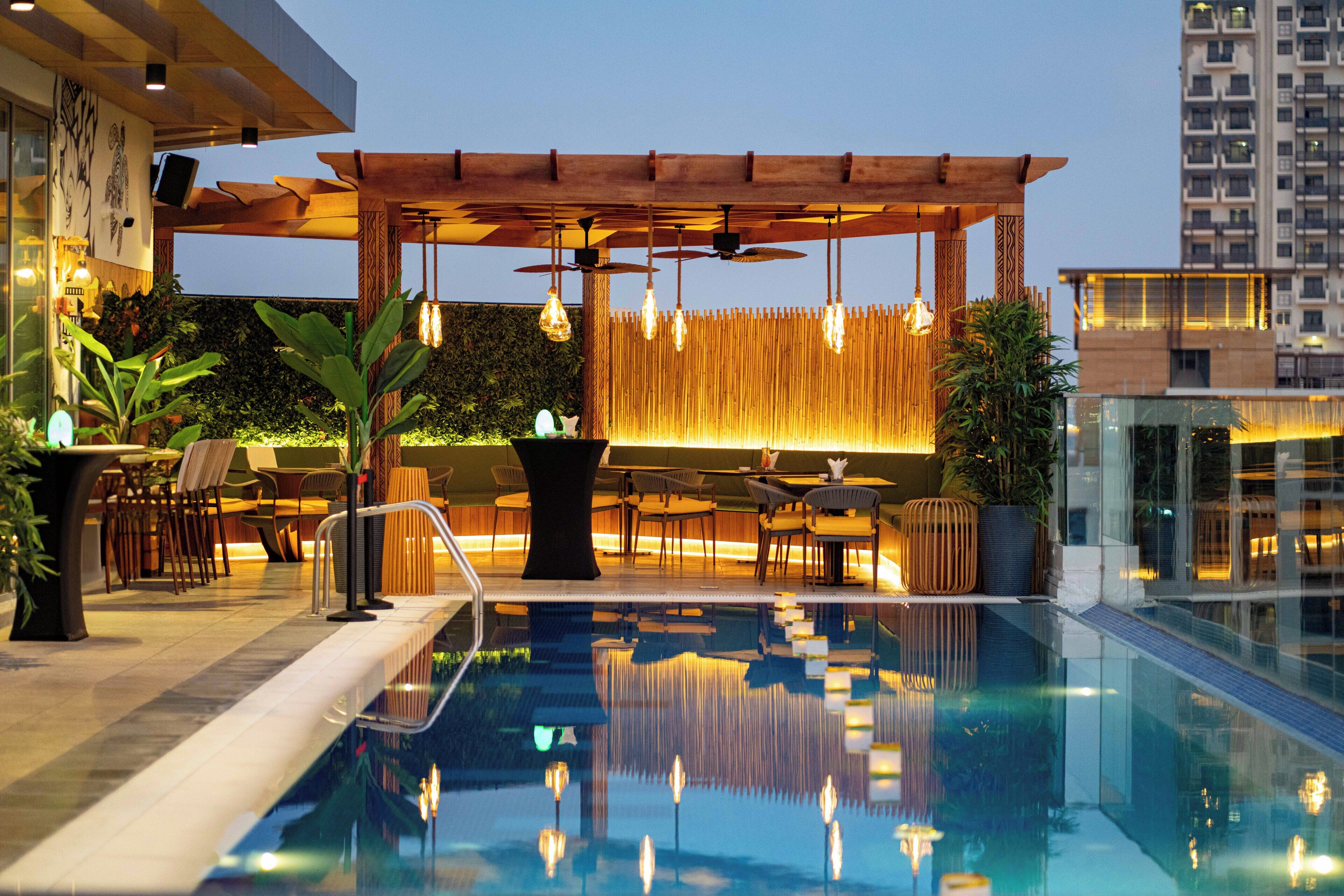 Piscine extérieure, accès possible de 8 h à 20 h, chaises longues