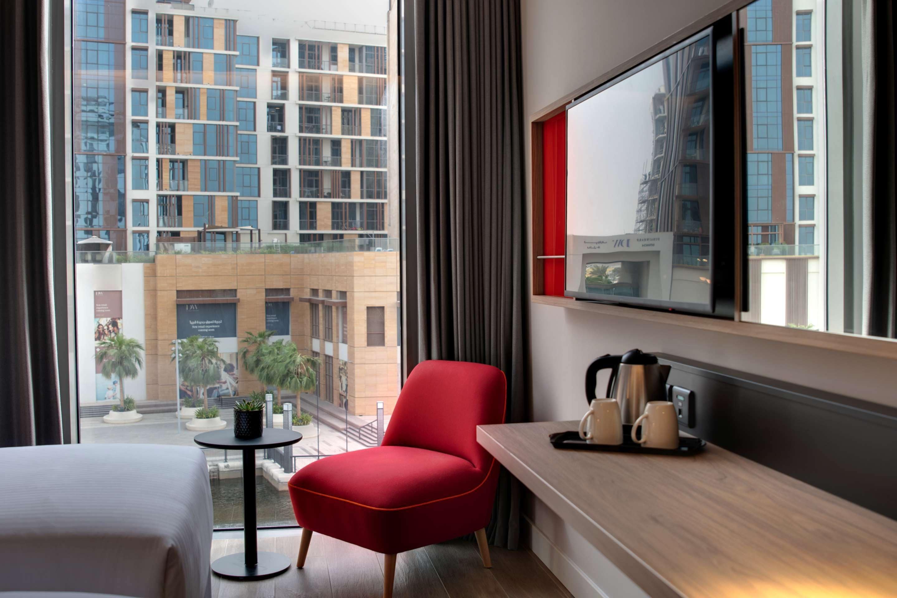 Premium bedding, down duvets, minibar, desk