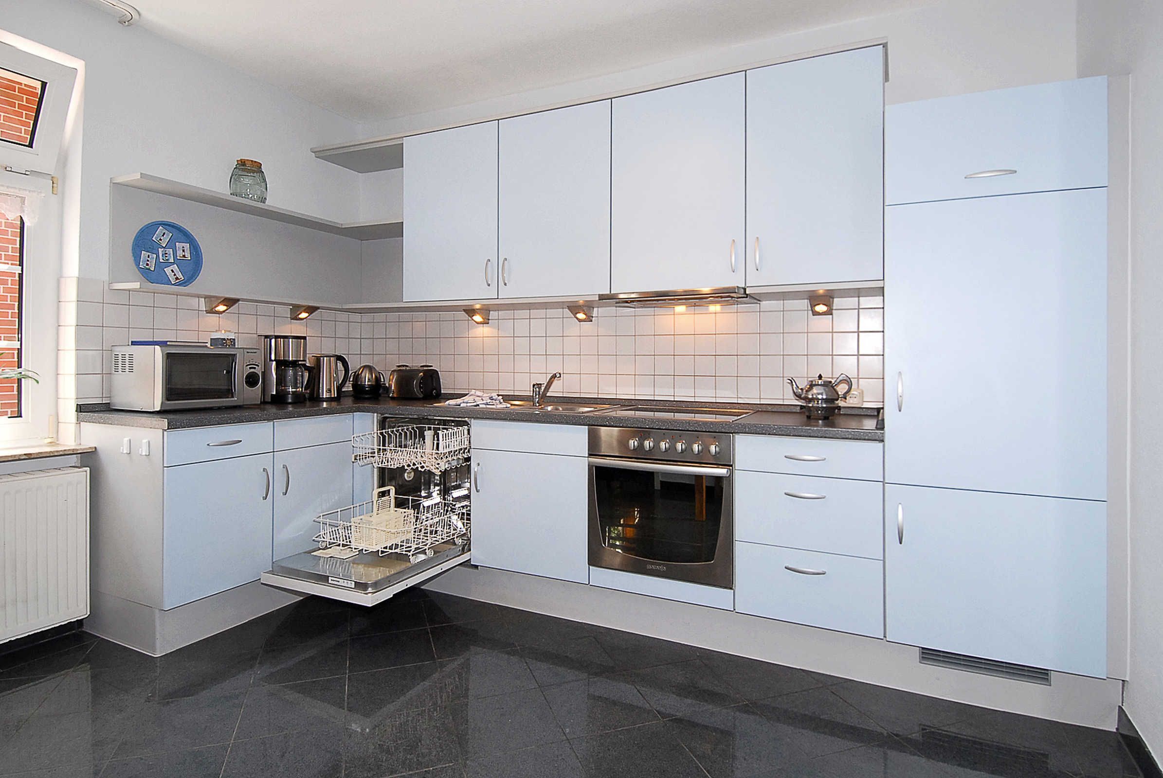 Kühlschrank, Mikrowelle, Ofen, Geschirrspüler