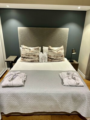 Luxe appartement | Een kluis op de kamer, individueel gedecoreerd, individueel gemeubileerd