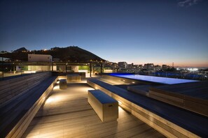 A rooftop terrace with wooden flooring, seating areas, and a pool. - Urban Elephant At The Docklands (Cape Town)