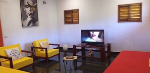 3 bedrooms, bed sheets