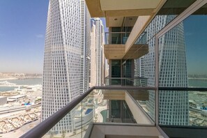 Deluxe Apartment | Balcony view - 2 BR Apt Ocean Palm & Atlantis View (Dubai)