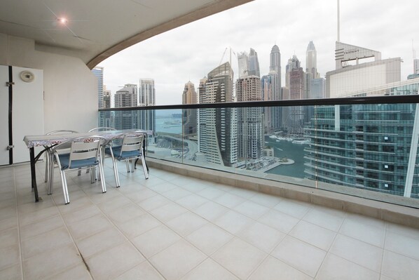 Deluxe Apartment | Balcony