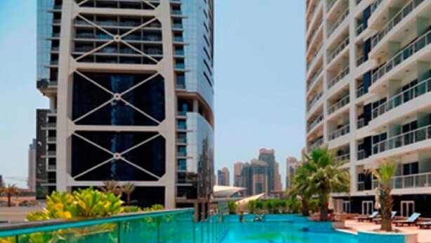 Outdoor pool - Beautiful 1Bedroom apartment Near Metro (Dubai)