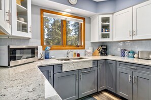 Private kitchen - Primavista Luxury At Windcliff 3 Bedroom Condo by RedAwning (Estes Park)
