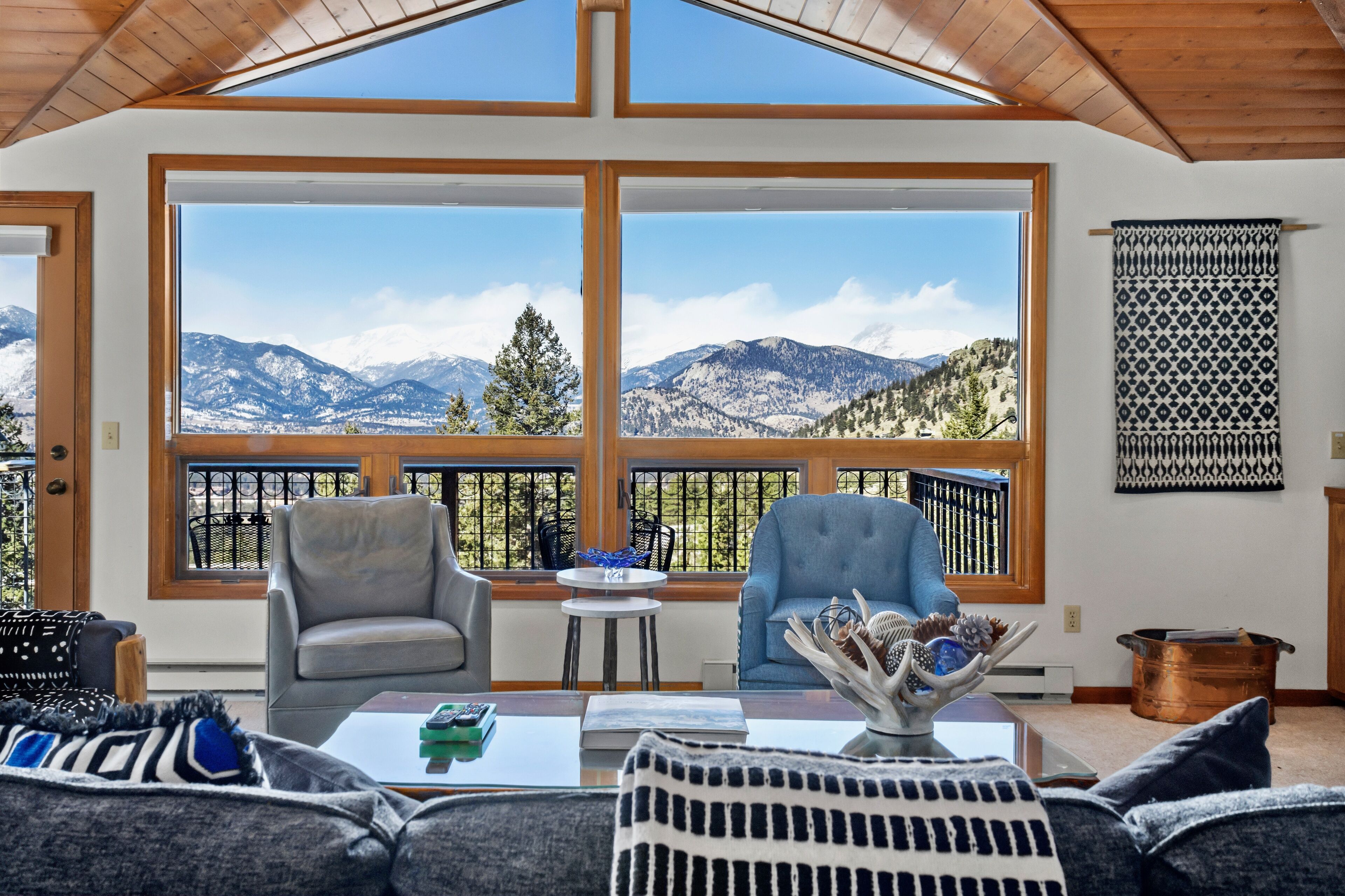 Talo, 3 makuuhuonetta | Oleskelualue | 30–tuumainen televisio, jossa kaapelikanavat