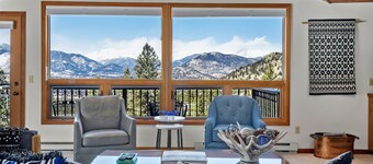 Primavista Luxury At Windcliff 3 Bedroom Condo by RedAwning