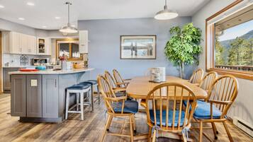 House, 3 Bedrooms | Dining