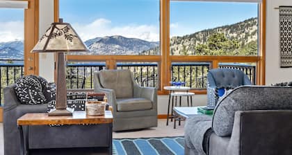 Primavista Luxury At Windcliff 3 Bedroom Condo by RedAwning