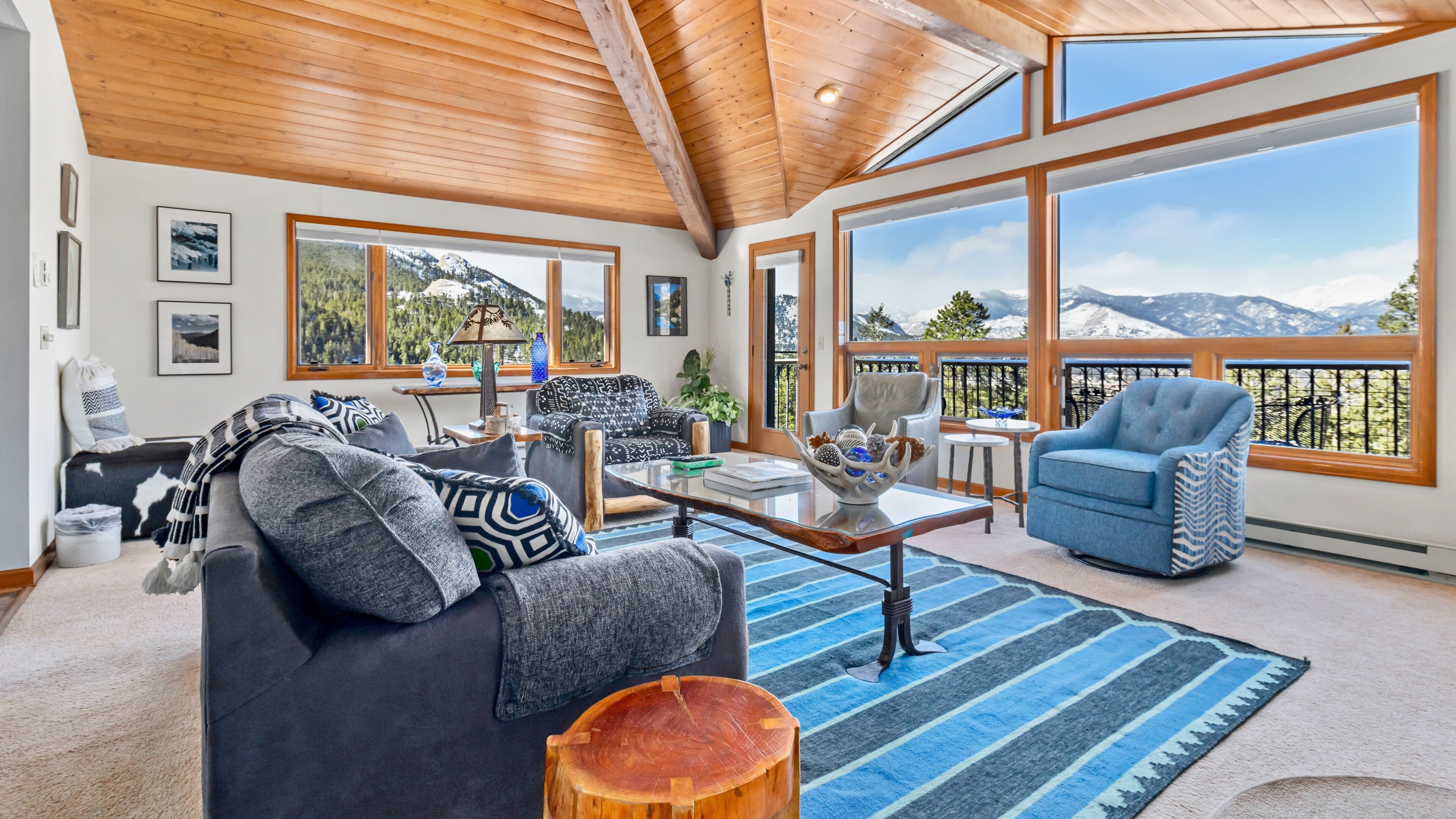 Casa, 3 quartos | Área de estar | TV 30 polegadas com canais a cabo