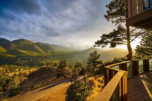 House, 6 Bedrooms | Balcony