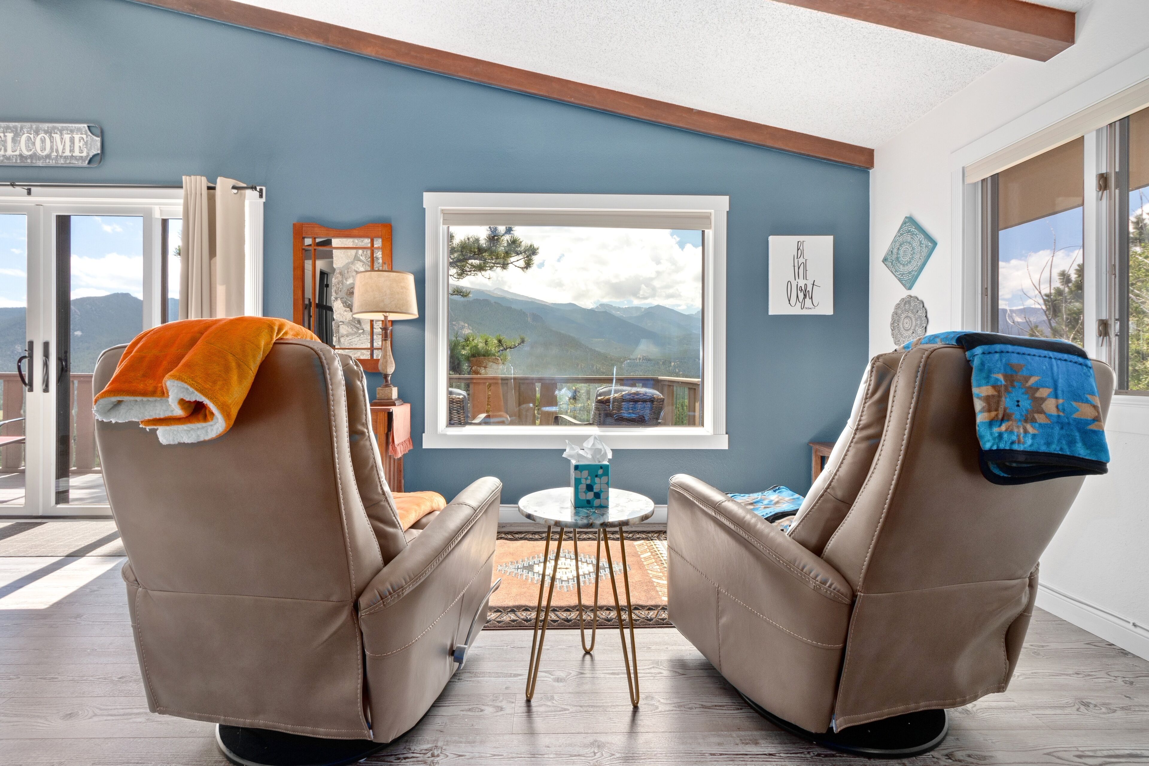 House, 6 Bedrooms | Living area | 30-inch TV with cable channels