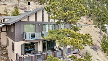 House, 6 Bedrooms | Exterior