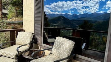 House, 6 Bedrooms | Balcony
