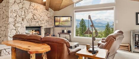 House, 3 Bedrooms | Living area | 30-inch TV with cable channels