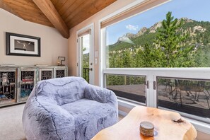 獨棟房屋, 3 間臥室 | 起居區 | 30-吋電視，提供有線頻道