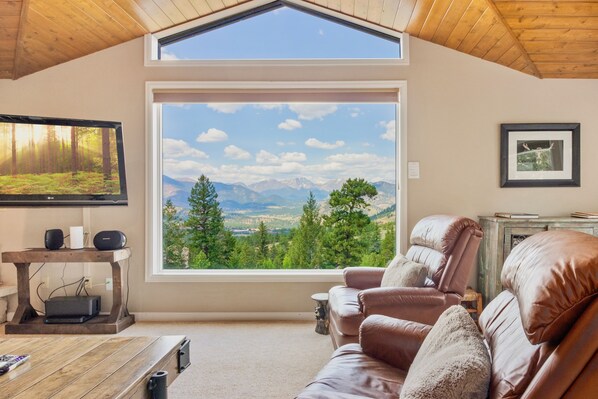 House, 3 Bedrooms | Living area