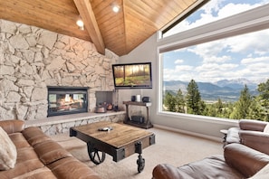 House, 3 Bedrooms | Living area | 30-inch TV with cable channels