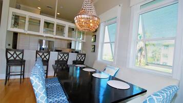 House, 4 Bedrooms | Private kitchen | Fridge, oven, coffee/tea maker, toaster