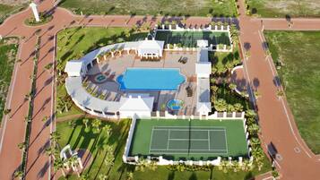 House, 4 Bedrooms | Sports court