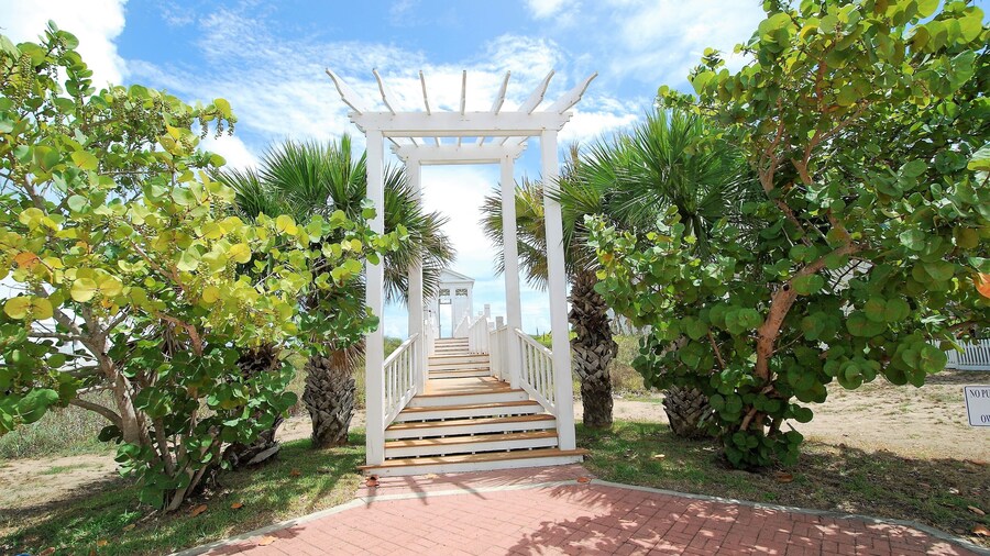 Sea Hawk - Private Beach House With Pool & Hot Tub 4 Bedroom Home by RedAwning