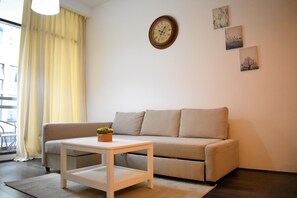 Appartement Deluxe | Aire de séjour | Téléviseur ACL