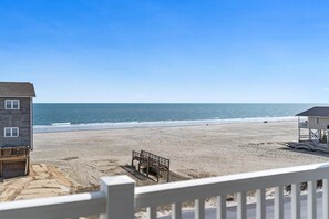 Beach nearby, sun loungers - Gorgeous 6BR Beach House, Ocean Views, Pool, 20 Steps to Beach, 3 King Beds (Ocean Isle Beach)