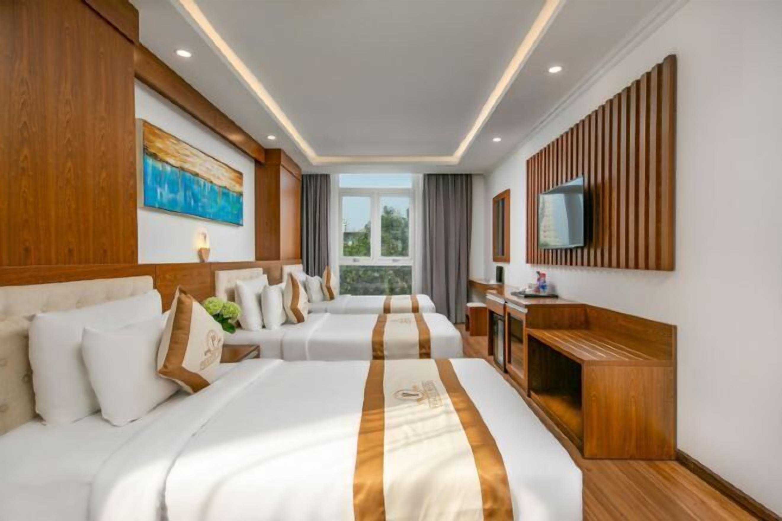 Minibar, in-room safe, desk, laptop workspace