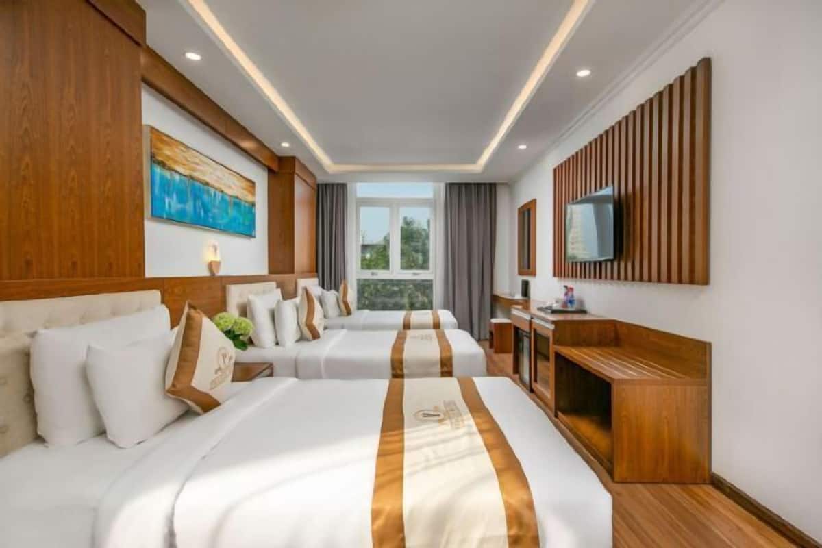 Minibar, in-room safe, desk, laptop workspace