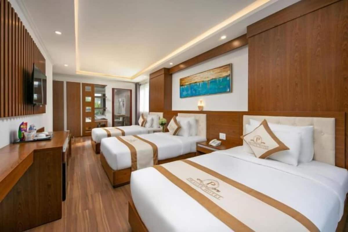 Minibar, coffres-forts dans les chambres, bureau