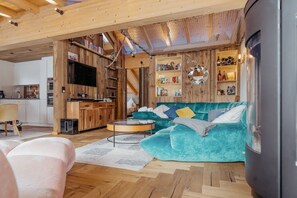 テレビ、暖炉、テレビゲーム、DVD プレーヤー