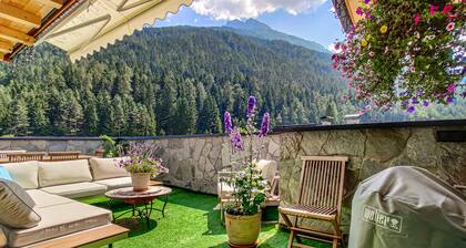 Doug's Mountain Getaway: 'Upper Two Floors'. Ski & Sommer: Luxus, Spiele & Spaß!