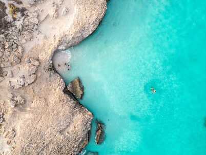 Casa adosada a 50 pies de la hermosa playa de Boca Catalina.