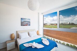 3 bedrooms, in-room safe, iron/ironing board, travel cot