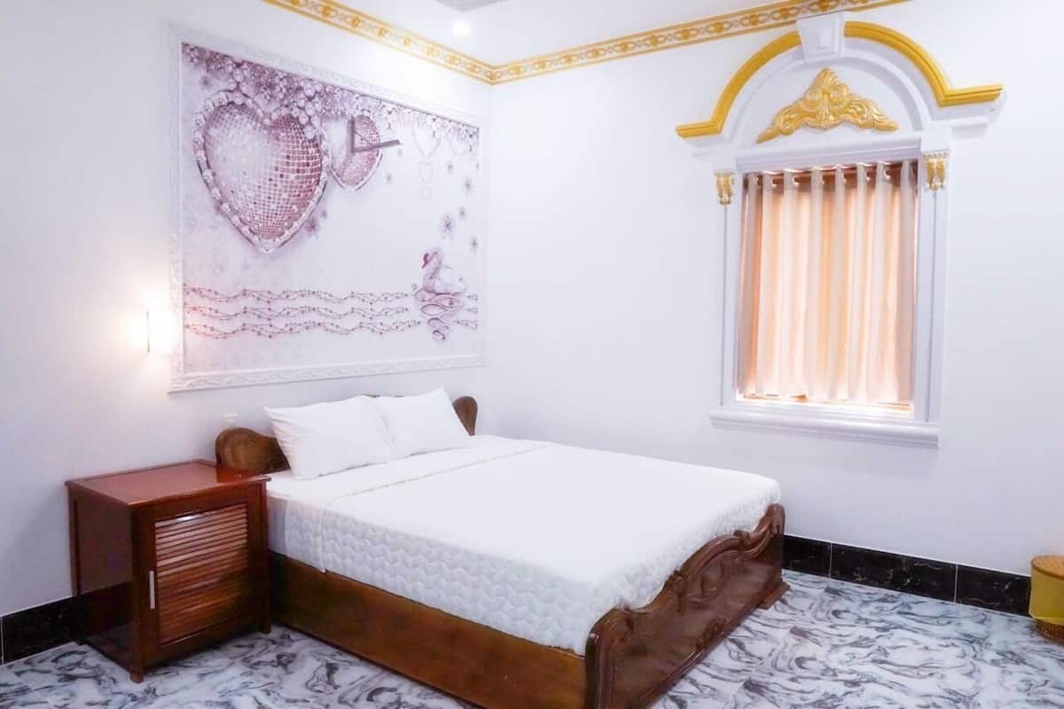 Quarto casal de uso individual | Roupas de cama premium, frigobar, escrivaninha, quartos à prova de som