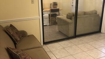 Televisor intel·ligent i llibres