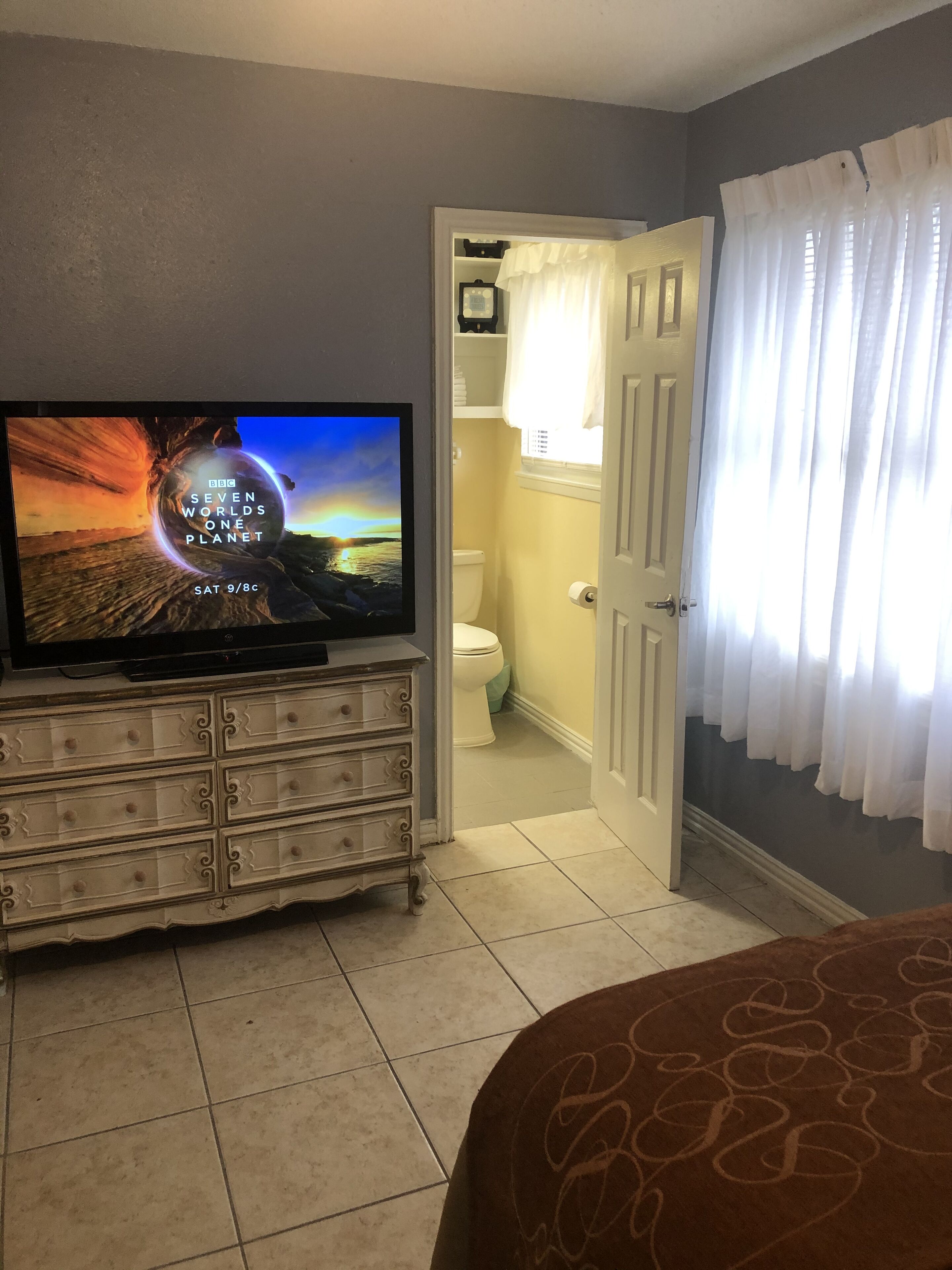 3 bedrooms, desk, iron/ironing board, free WiFi