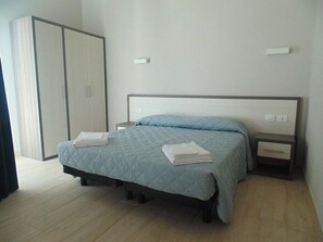 Standard-studio | Tallelokero huoneessa, ilmainen Wi-Fi, vuodevaatteet