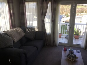 TV, fireplace, DVD player - Modern 2 bed caravan with surrounding decking and patio; sleeps up to 6 people (Dawlish)
