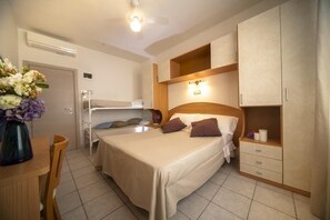 Caja de seguridad en la habitación, escritorio y wifi gratis 