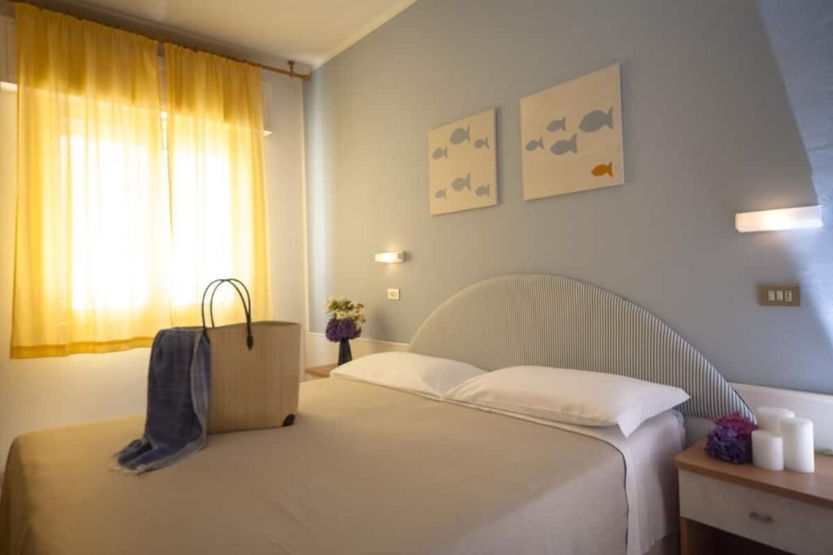 Caja de seguridad en la habitación, escritorio y wifi gratis